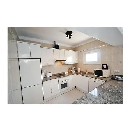 Violeta With Electrically Heated Pool فيلة